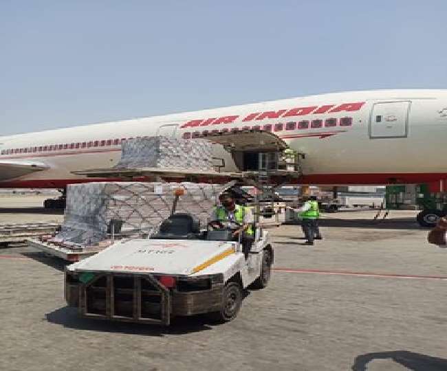 संकट के बीच अमेरिका से 300 से ज्यादा 'ऑक्सीजन कंसनट्रेटर' आज दिल्ली एयरपोर्ट पहुंचे