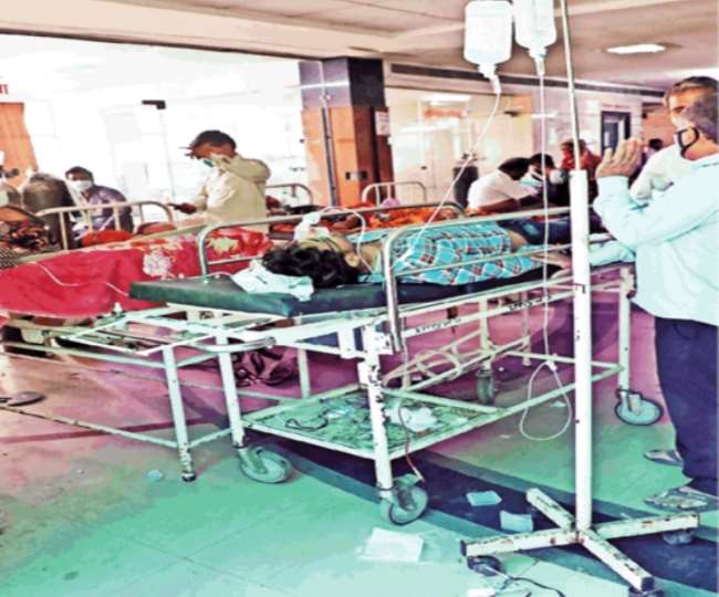 मेरठ : जूनियर डाक्टर से मारपीट पर दो सफाईकर्मी गिरफ्तार, मेडिकल कालेज में जमकर हुई थी तोड़फोड़
