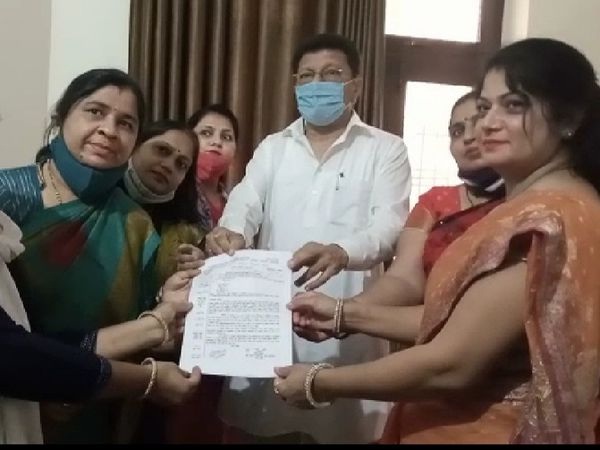 उत्तर प्रदेश मे महिला शिक्षकों ने मांगी पीरियड लीव : बिहार की तर्ज पर महिला शिक्षकों को मिले 3 दिन का विशेष अवकाश, जनप्रतिनिधियों के माध्यम से सीएम को भेजी जा रही मांग