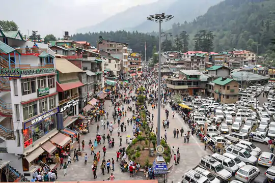 पर्यटन स्थल पर भीड़ न बढ़ाने की हिदायत दी थी, हिमाचल में 13 दिन में एक्टिव केस हुए दोगुने, इस सीजन में पहुंचे 5 लाख पर्यटक