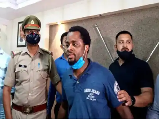 दिल्ली के 100 से ज्यादा नाइजीरियाई ठगी के धंधे में: कानपुर में गिरफ्तार मास्टरमाइंड का खुलासा, कहा- वीजा खत्म होने के बाद भी सभी साथी दिल्ली में, वहीं से चल रहा है ठगी का खेल