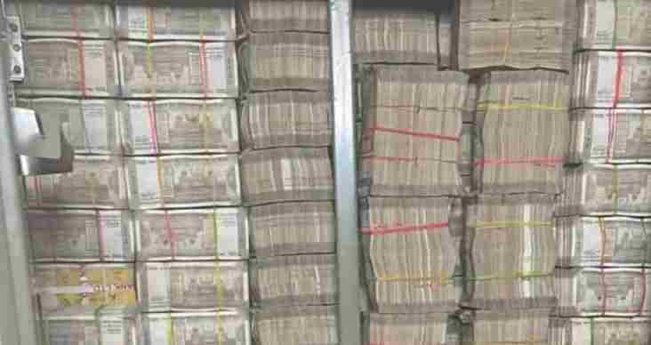 हैदराबाद: हेटेरो फार्मास्युटिकल ग्रुप पर आय कर विभाग का छापा, अलमारियों में रखे मिले 142 करोड़ रूपये
