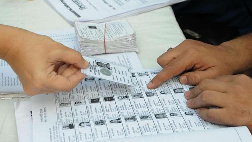 उत्तर प्रदेश चुनाव: ऐप से चेक करें वोटर लिस्ट में अपना नाम, और गलती में करें सुधार