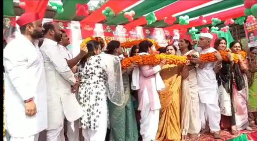 उत्तर प्रदेश की राजनीति में हुई बेलन की एंट्री: मेरठ में समाजवादी पार्टी की महिला नेत्री लीलावती बोलीं- बीजेपी वाले वोट मांगने आते हैं तो उन्हें बेलन दिखाकर भगा दें