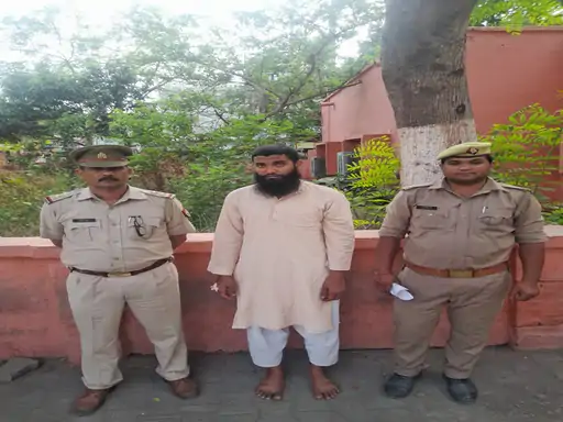 उत्तर प्रदेश: बेटे की ख्वाहिश में मस्जिद का इमाम बना कातिल, गर्भवती पत्नी को मस्जिद की छत से नीचे फेंका, घटना के बाद आरोपी हुआ गिरफ्तार