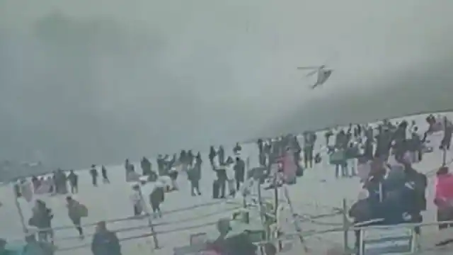 Viral Video : केदारनाथ में दुर्घटनाग्रस्त होने से बाल-बाल बचा हेलीकॉप्टर, कुछ देर रुक गई लोगों की सांसें, देखें Video